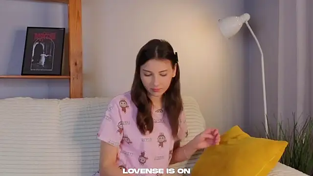 KateCahee online show from 12/05/25, 01:27