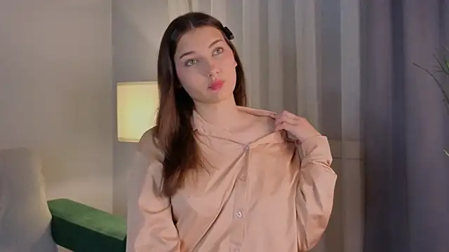 KateCahee online show from 11/18/25, 12:59