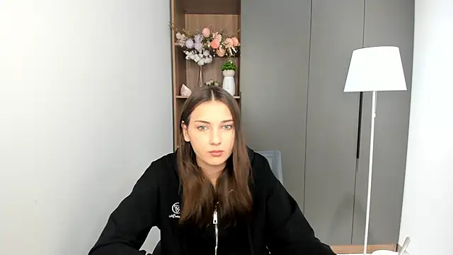 KateCahee online show from 10/28/25, 05:18