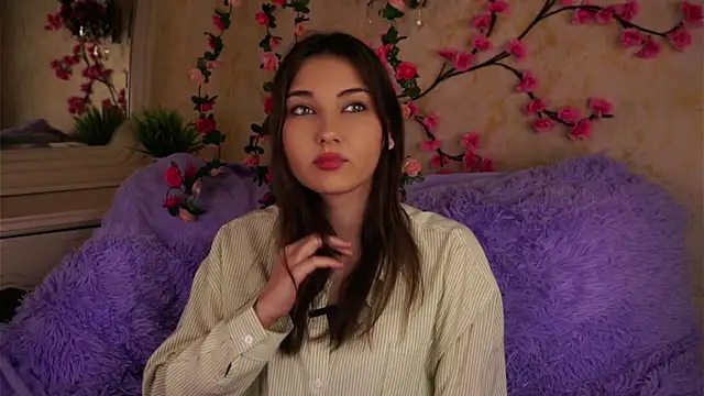 KateCahee online show from 11/10/25, 02:16