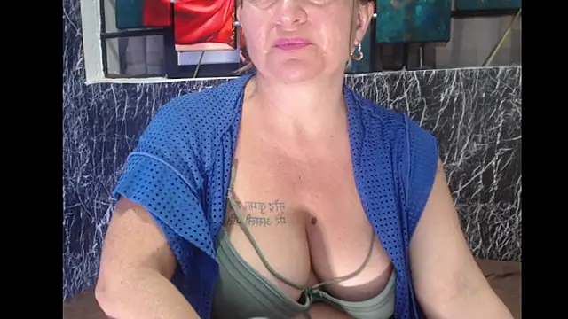 Snapshot of Debora_Cienfuegos25 chatting on 11/19/25, 01:16 Debora Cienfuegos25 online show from 11/19/25, 01:16