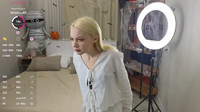 Snapshot of IraYounce chatting on 11/05/25, 01:09 IraYounce online show from 11/05/25, 01:09