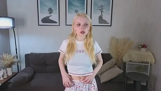 Snapshot of IraYounce chatting on 10/29/25, 01:26 IraYounce online show from 10/29/25, 01:26