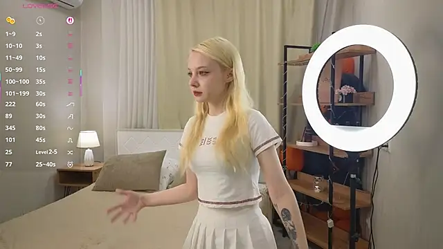 Snapshot of IraYounce chatting on 11/10/25, 01:10 IraYounce online show from 11/10/25, 01:10