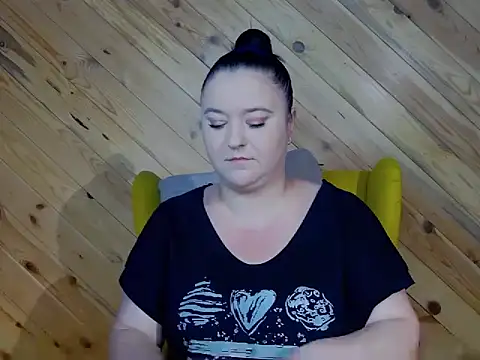 Snapshot of SensualCrisa chatting on 10/25/25, 06:01 SensualCrisa online show from 10/25/25, 06:01