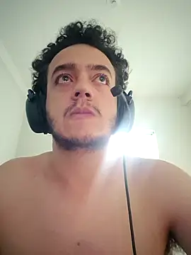 Snapshot of zomboy9800 chatting on 11/04/25, 08:23 zomboy9800 online show from 11/04/25, 08:23