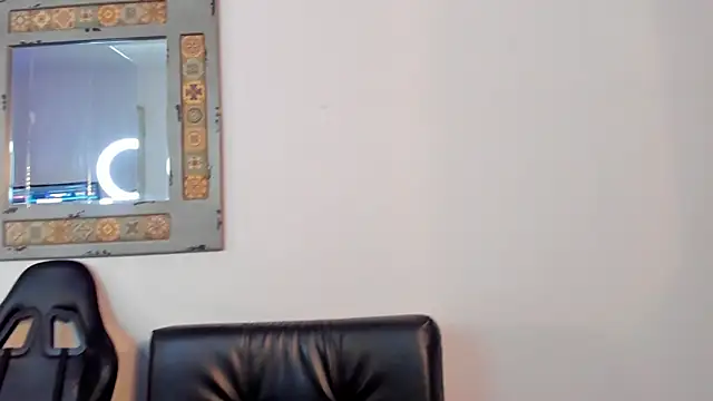 Snapshot of Mr_Strike chatting on 10/23/25, 02:43 Mr Strike online show from 10/23/25, 02:43