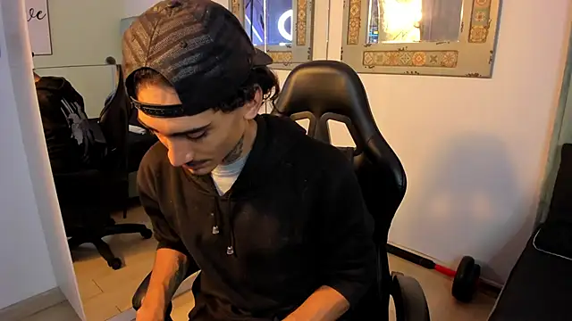 Mr Strike online show from 11/04/25, 02:59