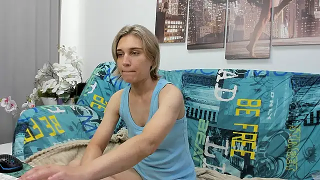 Snapshot of Tenderly_Sophie chatting on 06/15/26, 01:17 Tenderly Sophie online show from 06/15/26, 01:17