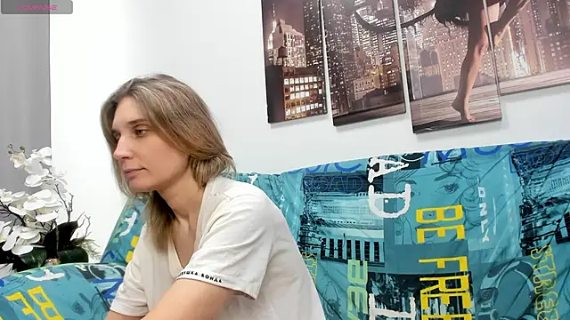 Tenderly Sophie online show from 04/15/26, 01:22