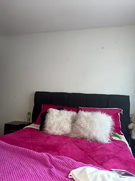 viki 11 online show from 10/27/25, 12:28