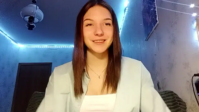 Beauty miIa online show from 10/22/25, 03:00