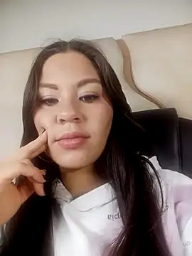 Gianna Johnson online show from 12/17/25, 03:33