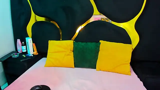 Gianna Johnson online show from 12/18/25, 03:55