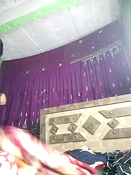 QRESABABY online show from 11/28/25, 10:21