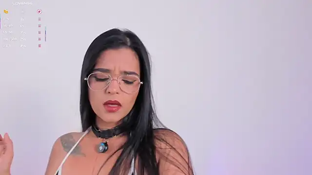 Snapshot of Sophie_Duarte chatting on 03/12/26, 01:11 Sophie Duarte online show from 03/12/26, 01:11