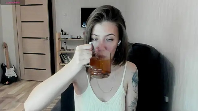 twinkle rosie online show from 11/21/25, 03:16