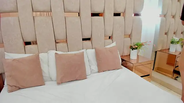 agatha mendoza  online show from 11/01/25, 02:22