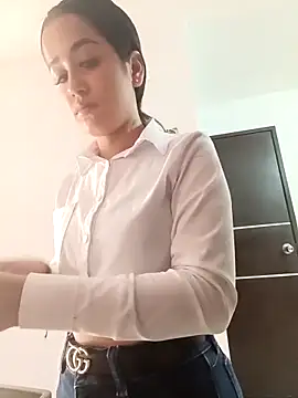 BabyCaramel18 online show from 11/03/25, 04:43