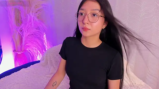 Snapshot of sydney_miller_ chatting on 06/18/26, 12:09 sydney miller online show from 06/18/26, 12:09