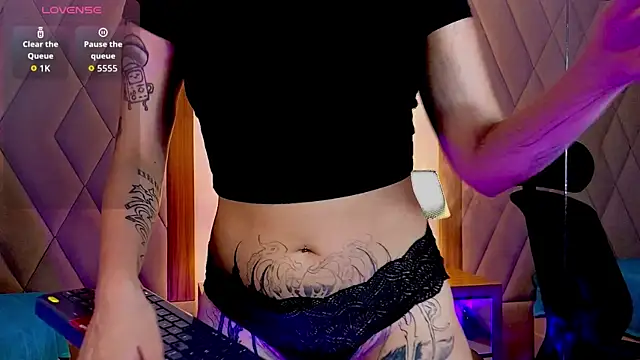 Athenea sky  online show from 11/07/25, 02:10