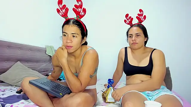 AshleyDeLuca  online show from 12/20/25, 10:01