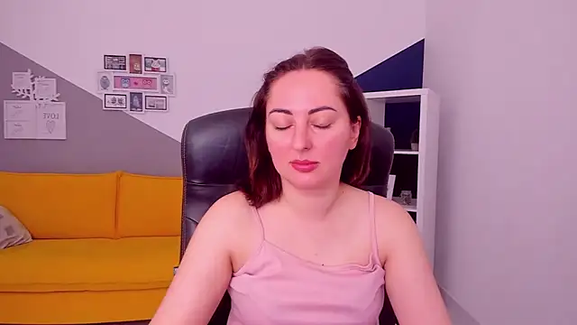 NoraSimons online show from 05/18/26, 06:18