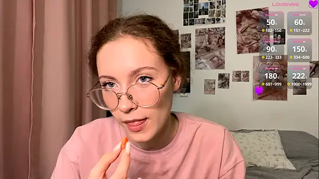 Kira Sanders online show from 12/02/25, 05:03