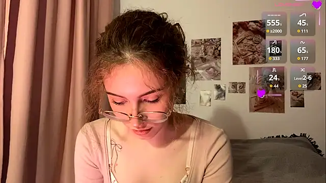 Kira Sanders online show from 12/15/25, 06:58