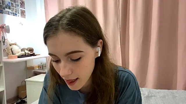 Kira Sanders online show from 10/28/25, 05:01