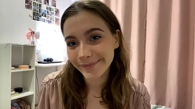 Snapshot of Kira_Sanders chatting on 10/23/25, 07:12 Kira Sanders online show from 10/23/25, 07:12