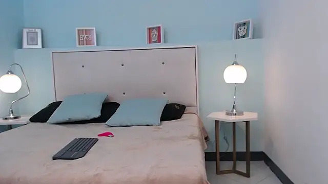 Snapshot of SusanWilliams_ chatting on 11/05/25, 11:02 SusanWilliams online show from 11/05/25, 11:02