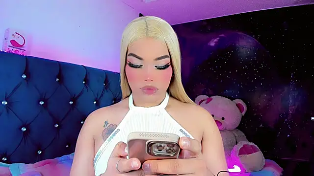 Snapshot of Alannys_xHotx chatting on 02/18/26, 04:32 Alannys xHotx online show from 02/18/26, 04:32