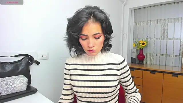 chloehanna online show from 12/16/25, 09:41