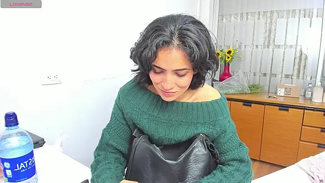 chloehanna online show from 12/04/25, 07:57