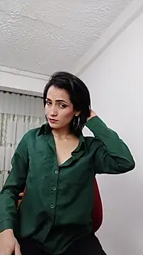 chloehanna online show from 11/05/25, 04:21