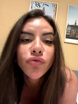 Thaylla sophiiia online show from 10/27/25, 04:41