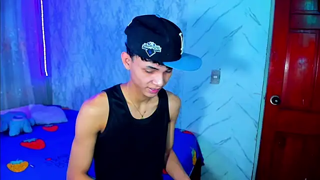 Snapshot of boyswantingplay chatting on 02/19/26, 01:02 boyswantingplay online show from 02/19/26, 01:02