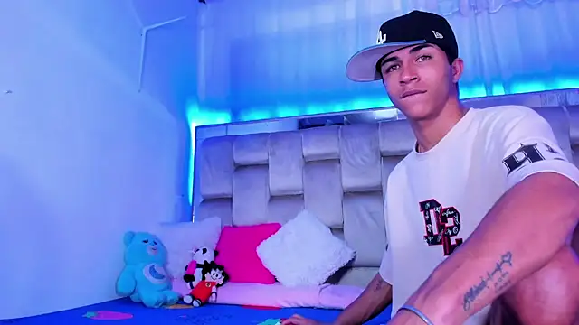 Snapshot of boyswantingplay chatting on 11/04/25, 04:05 boyswantingplay online show from 11/04/25, 04:05