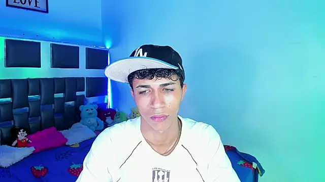 Snapshot of boyswantingplay chatting on 02/07/26, 12:07 boyswantingplay online show from 02/07/26, 12:07