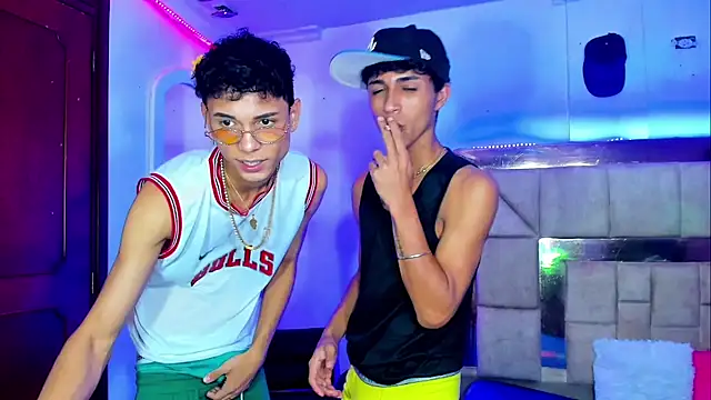 Snapshot of boyswantingplay chatting on 02/15/26, 07:42 boyswantingplay online show from 02/15/26, 07:42