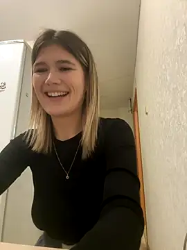 Snapshot of __Emely__ chatting on 10/24/25, 05:12   Emely   online show from 10/24/25, 05:12