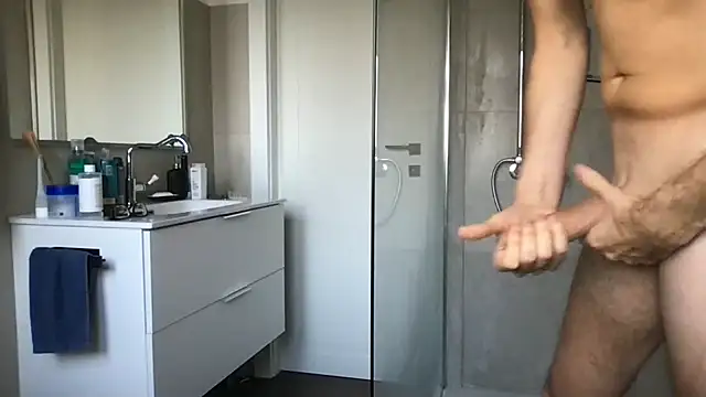 Snapshot of LukaShyGuy chatting on 11/06/25, 07:12 LukaShyGuy online show from 11/06/25, 07:12