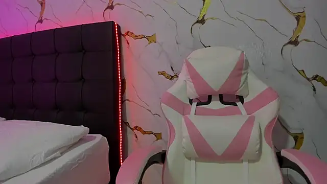 Scarlet DLuce online show from 04/18/26, 09:00