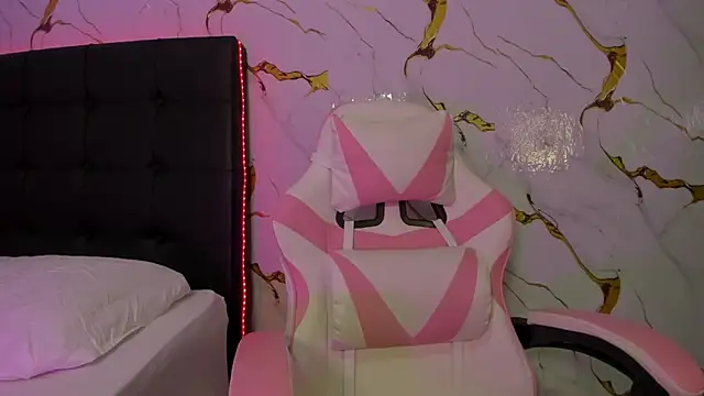 Scarlet DLuce online show from 04/13/26, 09:02