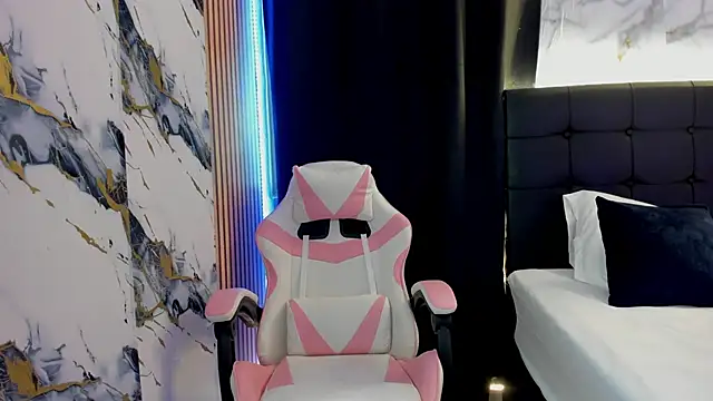 Scarlet DLuce online show from 11/26/25, 10:10