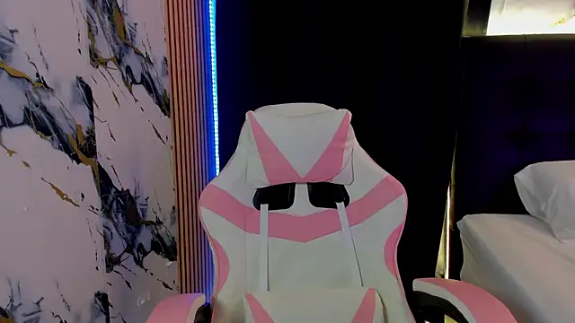 Scarlet DLuce online show from 11/26/25, 09:09