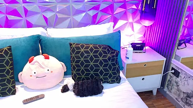 AdelineJhones online show from 06/10/26, 04:19