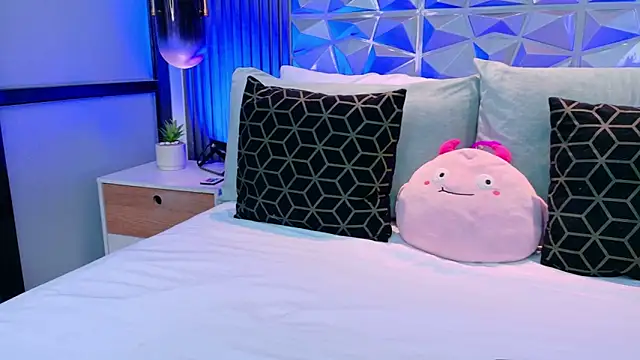 AdelineJhones online show from 04/10/26, 02:24