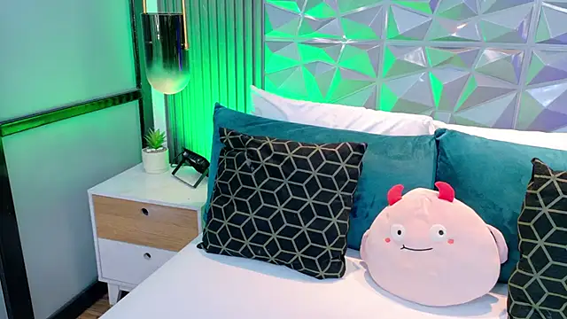 AdelineJhones online show from 05/06/26, 02:21